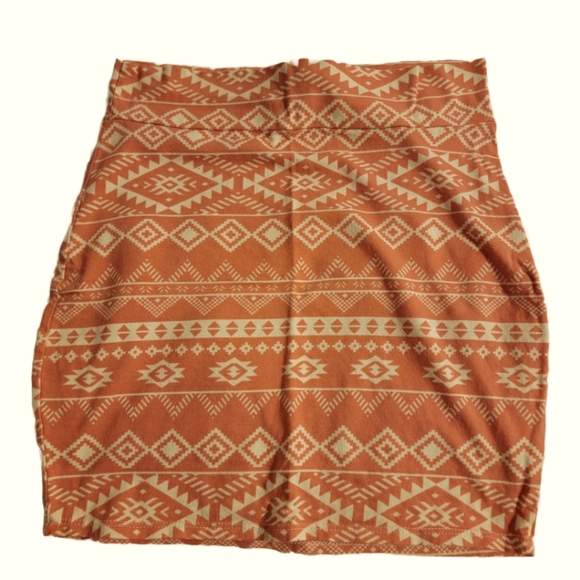 ✨️2/$20 NWOT Tribal Print Bodycon Mini Skirt Medium - Picture 2 of 2